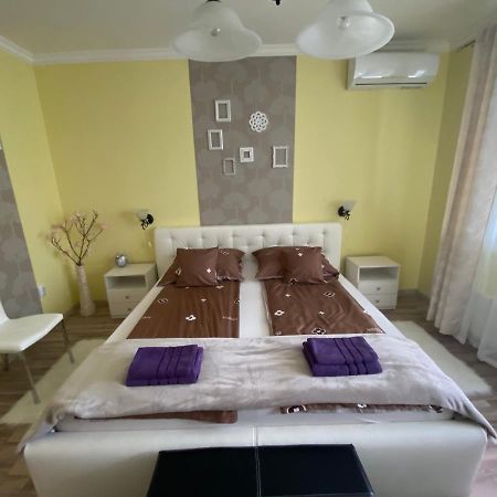 Eszter Apartman Eger Exteriör bild