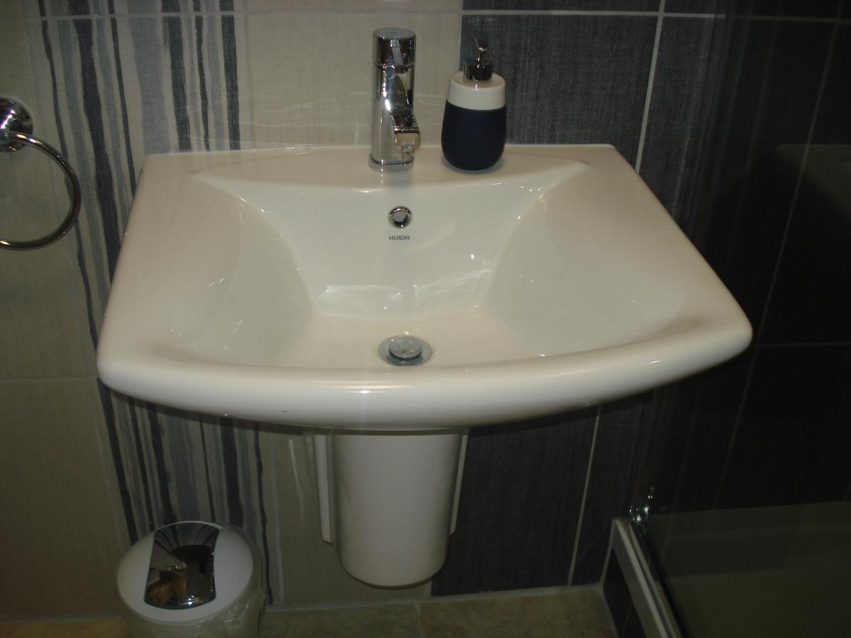 Eszter Apartman Eger Exteriör bild